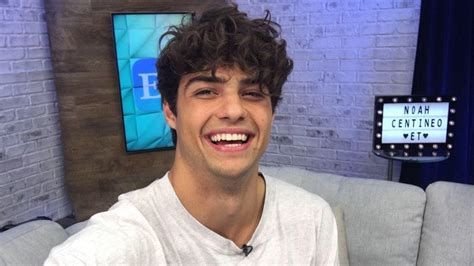 noah centineo penis|O ator Noah Centineo explica a foto dele beijando um cara